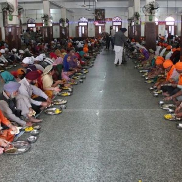 eat the langar at the world’s largest community kitchen